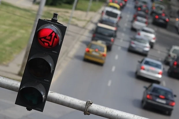 Започват да се натоварват входовете на София