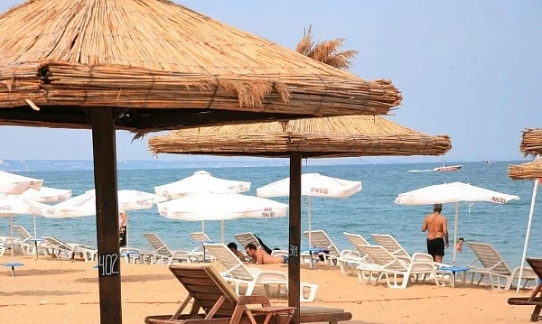По морето се надцакват за готвачи и спасители 