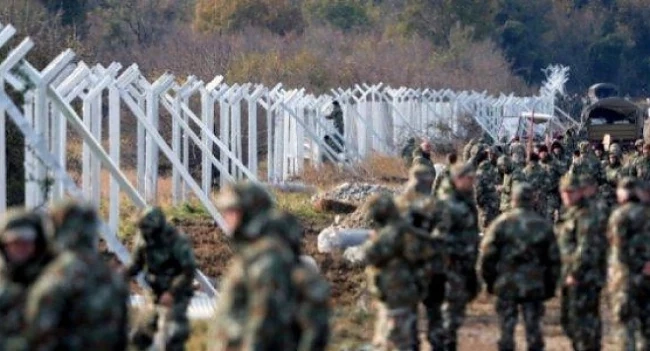 Армията е на крак! Бежанци атакуват границата! 