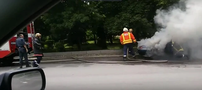 Кола се запали на Цариградско шосе