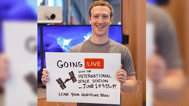 Марк Зукърбърг говори с Космоса чрез Facebook Live