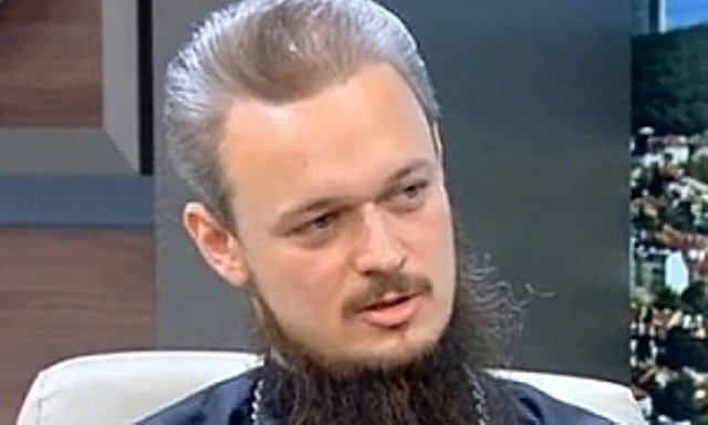 Отец Дионисий е бил заплашван