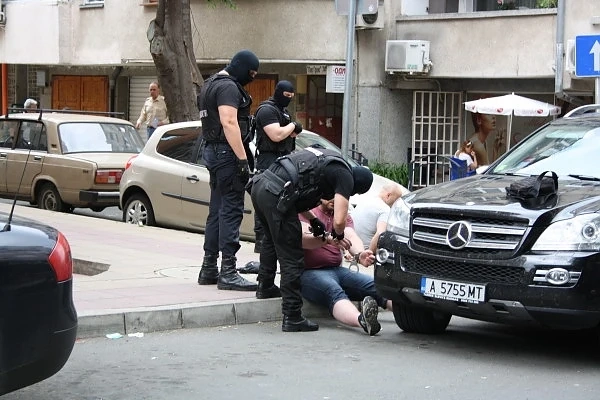 15 арестувани при спецакция в Бургас (СНИМКИ)
