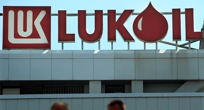 „Лукойл“ ще доставя ирански петрол в рафинериите си
