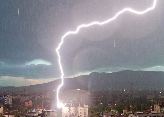Днес валежи и гръмотевици. Температурите ще са до 27°