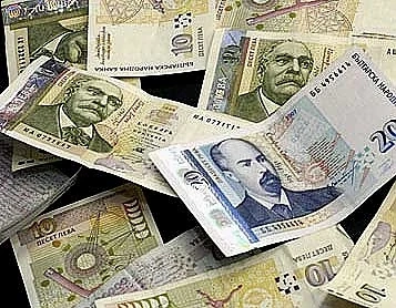 Изследване: 69% от българите не могат да спестяват