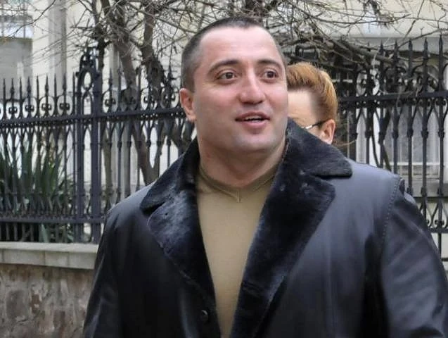 Митьо Очите отново е вкаран по спешност в операционната