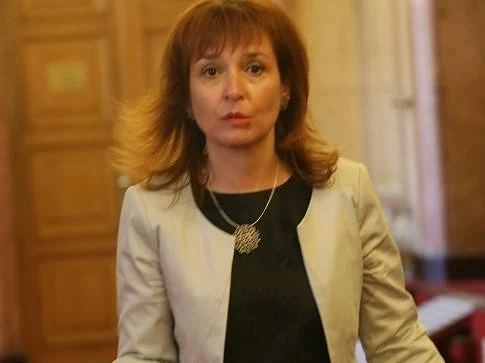 Министър Русинова: Ще направим промени в Семейния кодекс за осиновяването