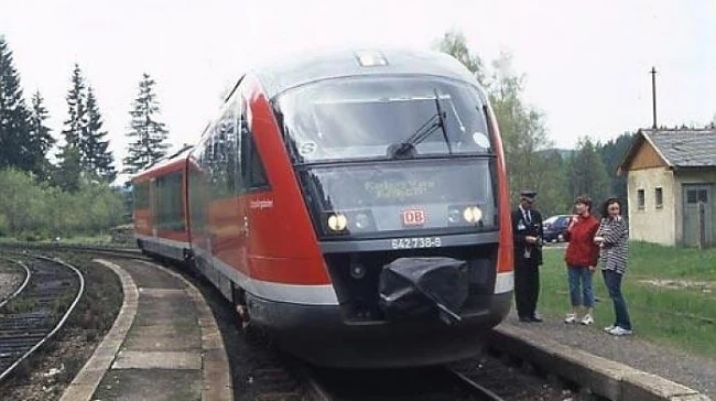 Пускат допълнителни влакове през лятото