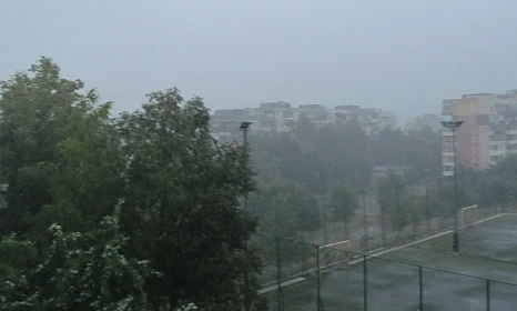 Утре ни очакват превалявания и гръмотевични бури 