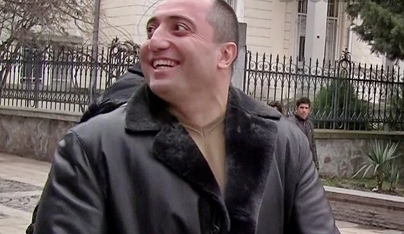 Бурята в социалните мрежи около лечението на Митьо Очите не стихва