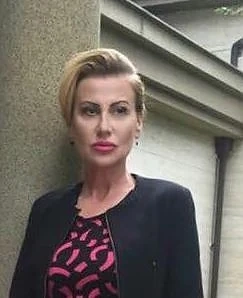 Илиана Раева си сложи манекенска снимка на становище, а не на Цвети