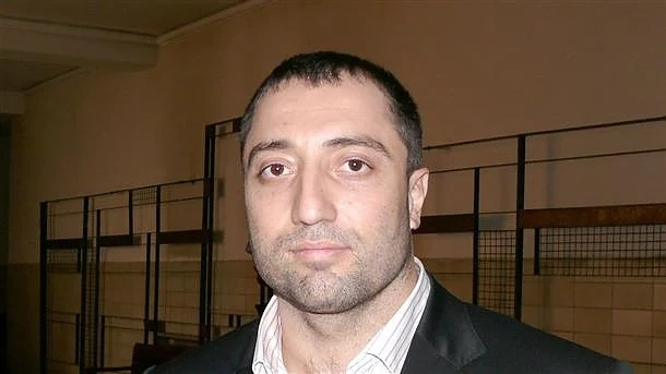 Митьо Очите не знае, че е прострелян