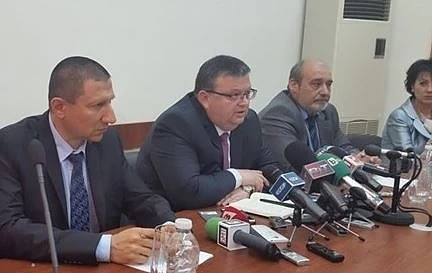 Цацаров: Двама са стреляли по Митьо Очите.Те вече са обвиняеми
