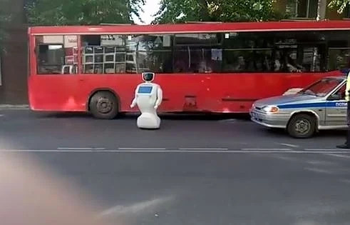 Робот избяга от лаборатория