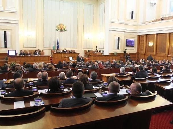 Парламентът дава четвърт милион за тоалетна хартия и сапуни