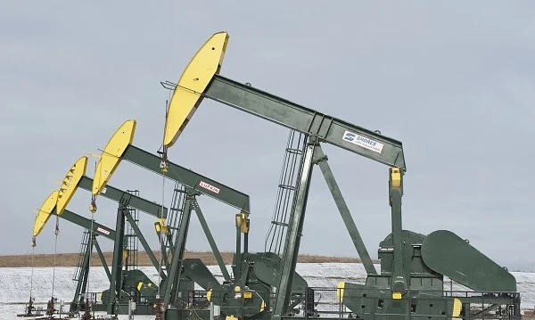 Цената на петрола падна с 5% заради\