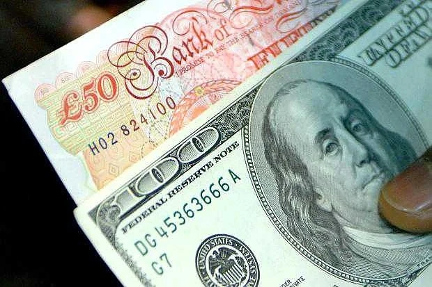 Британският паунд падна под 1.35 долара