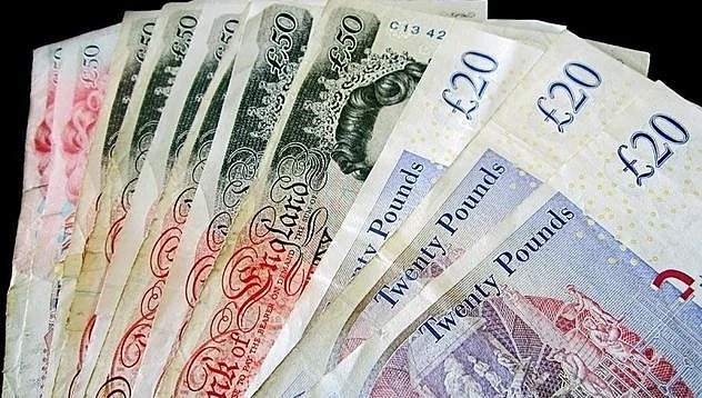 Българите масово разпродават британски паунди 