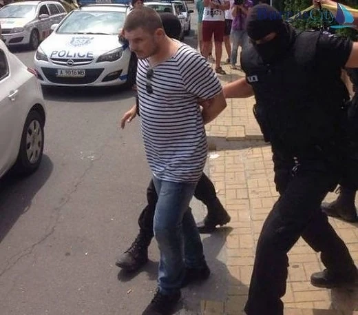 Бандата на Кравата остава в ареста