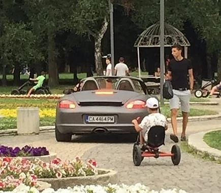 Кой е виновен за влизането на поршета в Южния парк?