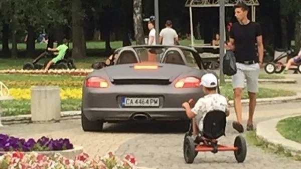 Баровецът с поршето в Южния парк превозвал строителни материали    