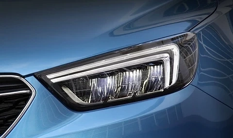 Новите фарове на Opel правят от нощта ден  