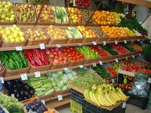 Едва 10 % от плодовете в хипермаркетите са български