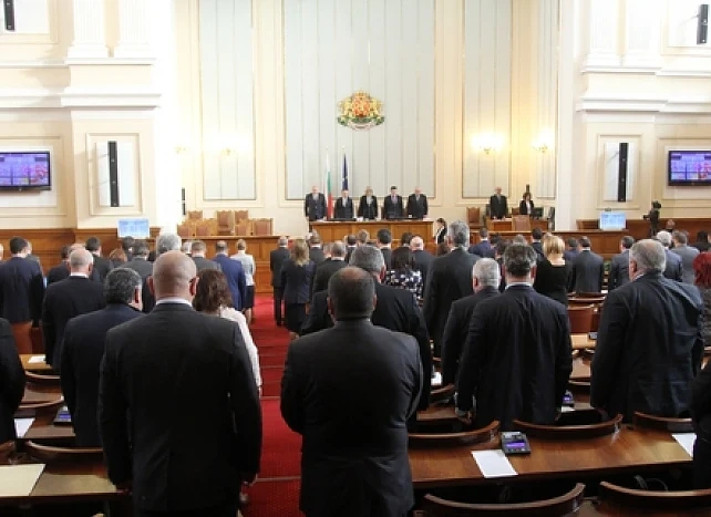 Минута мълчание в парламента за жертвите от Ница