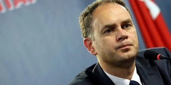 Надежда Нейнски е пълен провал като посланик