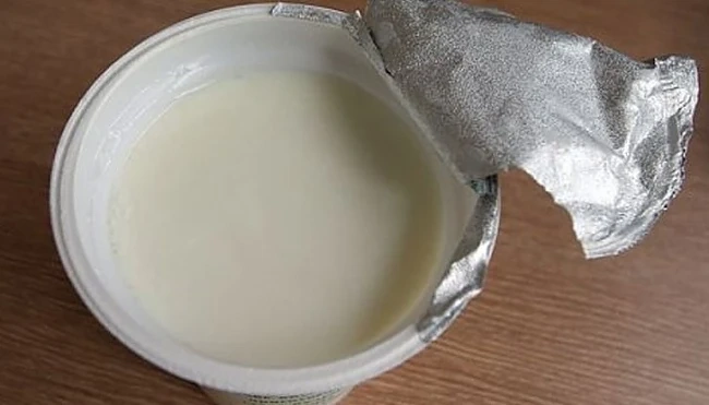 Продават цедено мляко с тапетно лепило 