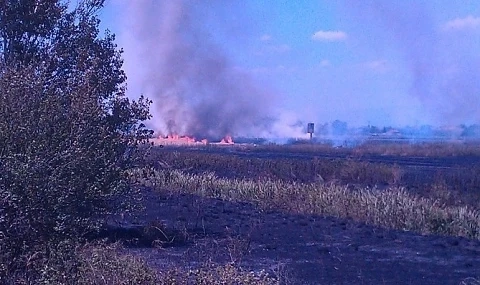 Огромен пожар бушува до АМ \