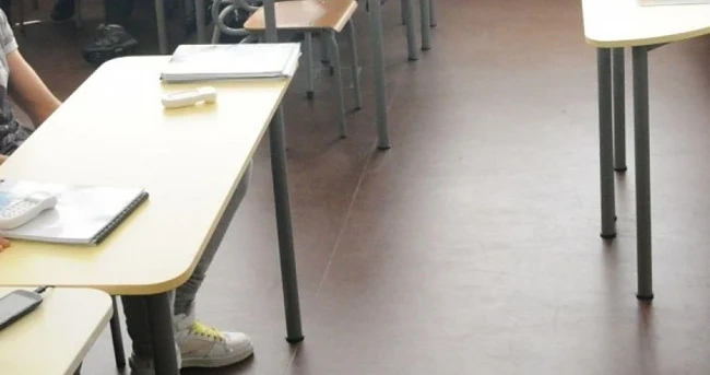 Учители преподават по няколко предмета в училище, поради липса на кадри