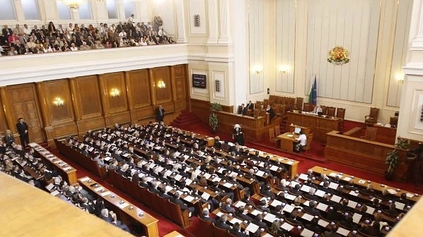Плащаме 160 бона за преводи на депутатите