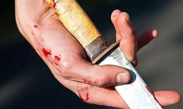 Баща наръга с нож 19-годишната си дъщеря в Елин Пелин