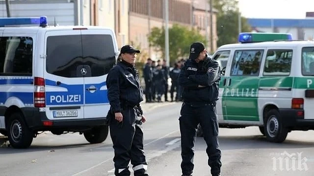 Въоръжен мъж се е барикадирал в ресторант в германски град 