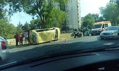Зрелищна катастрофа блокира кръстовище в Бургас 