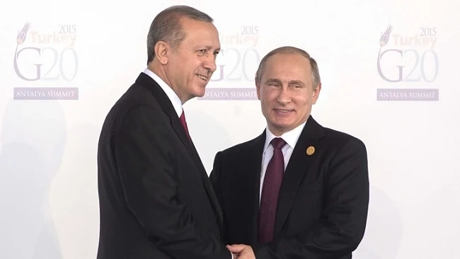 Путин и Ердоган си стиснаха ръцете в Санкт Петербург 
