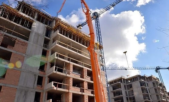 Инспектори спряха 10 строителни обекта в София 