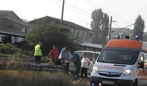 Влак блъсна мъж на жп гара Благоевград, той оцеля по чудо