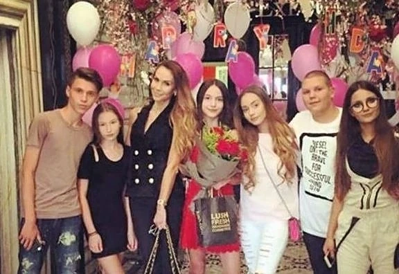 Ивайла Бакалова вдигна пищен рожден ден за дъщеря си (СНИМКИ)