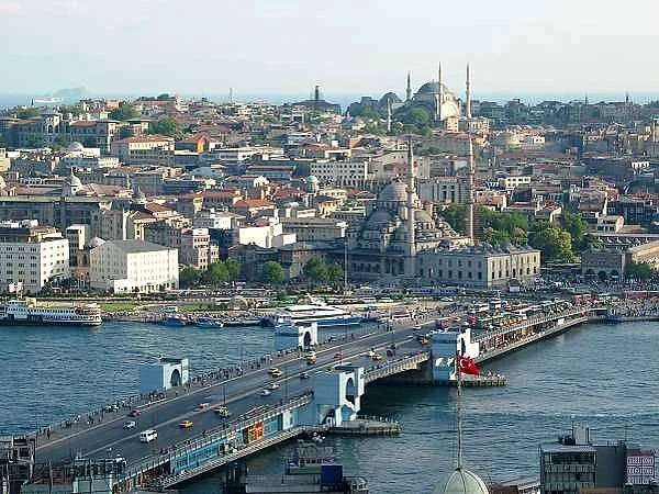 Катастрофа с кораби блокира Босфора
