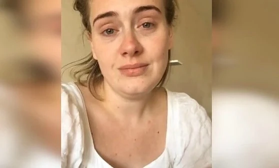 Адел публикува свое видео болна и без грим