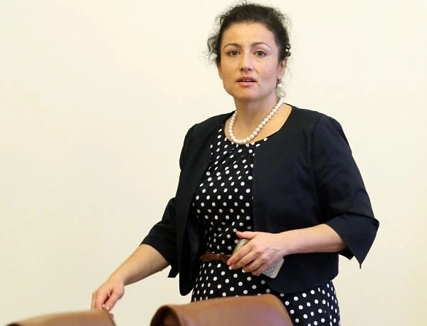Вижте как от МЗХ се оправдаха за скъпите рекламни сувенири  