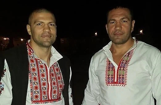 Кубрат и Тервел Пулеви захвърлиха боксовите ръкавици и облякоха носии
