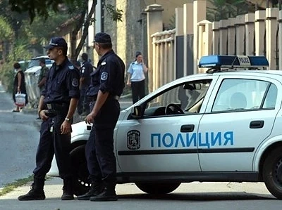Задържаха 7 чужденци без документи на бул. „Сливница” в София