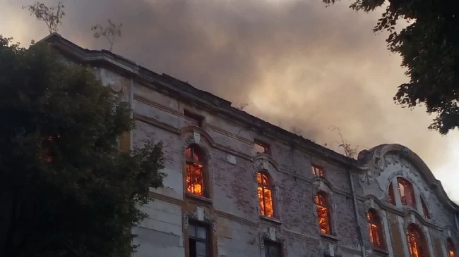 Тютюневите складове в Пловдив продължават да тлеят  