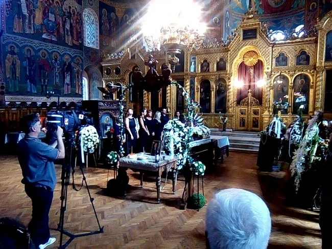 Колеги и приятели си взеха последно сбогом с Димитър Цонев (СНИМКИ)