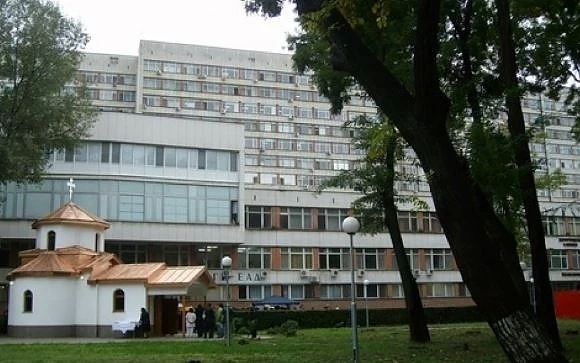 14-годишна роди в Сливен сиамски близнаци от роднина. Борят се за живота им