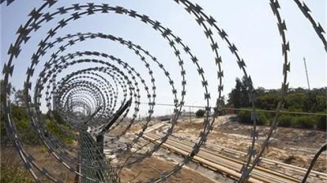 Строят стена заради мигрантите при Кале  